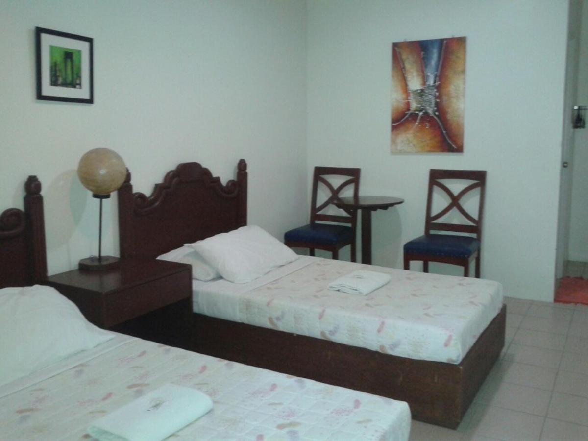 11Th Street Bed And Breakfast Bacolod Quarto foto